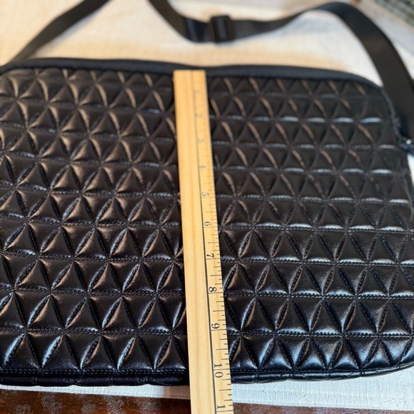 Unisex quilted reporter bag or tablet/reader bag. 10” x 14”. Black. Adjustable - Picture 4 of 6